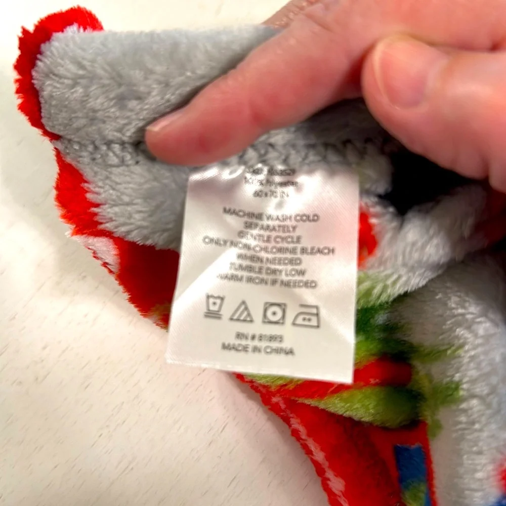 Holiday Red Truck Christmas Blanket Throw / Brand NWT-never used / 60X70 inches